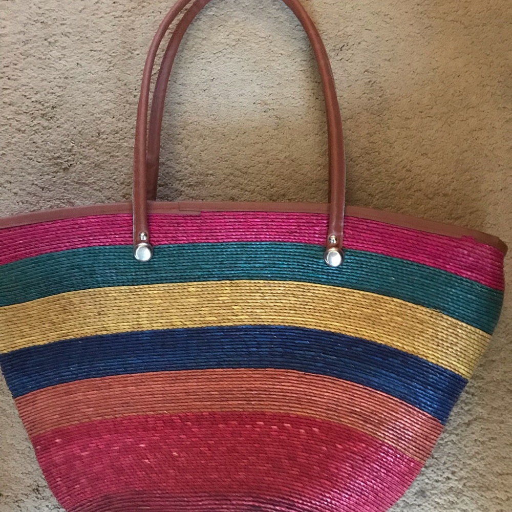 Straw woven beach bag barely used